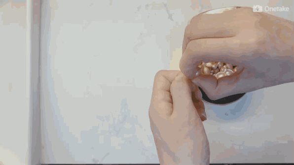 雅頓金膠怎么打開？雅頓金膠膠囊怎么扭開？