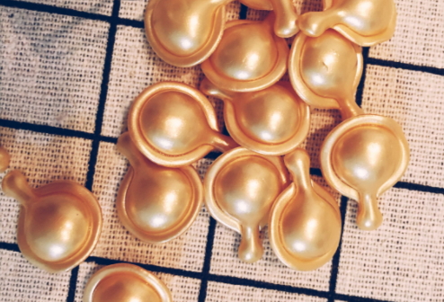 雅頓金膠怎么打開？雅頓金膠膠囊怎么扭開？