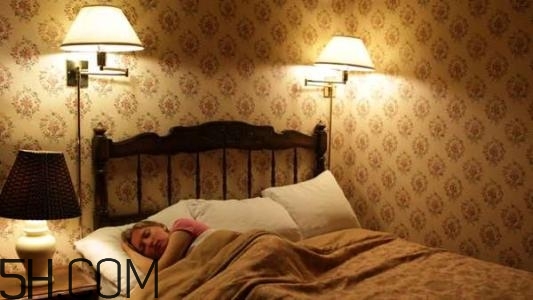 睡覺不關燈的危害有哪些？如何正確的睡個美容覺？