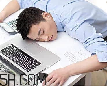 上班族怎么正確睡午覺？怎么正確的在公司睡午覺？