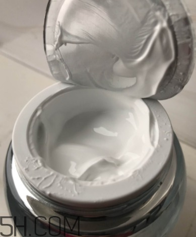 歐詩漫珍珠水光素顏霜油不油？歐詩漫珍珠素顏霜適合膚質(zhì)