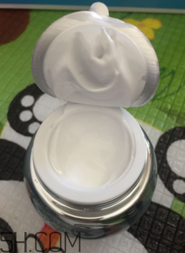 歐詩漫珍珠水光素顏霜含激素嗎？歐詩漫珍珠素顏霜刺激嗎