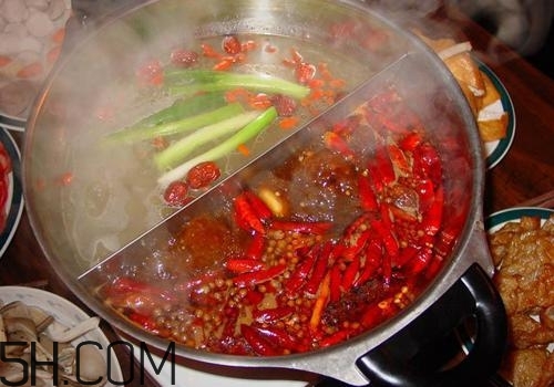 喉嚨有異物是食道癌嗎？如何預(yù)防食道癌？