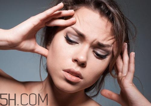 月經(jīng)前頭疼是怎么回事？月經(jīng)前有頭疼的癥狀嗎？
