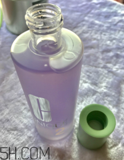 倩碧爽膚水哪個不含酒精？哪個適合敏感皮？