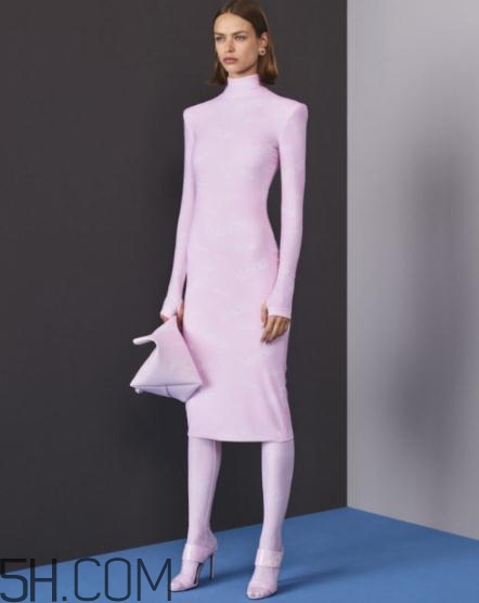 versace2018早秋服裝系列好看嗎_有哪些款式？