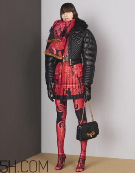 versace2018早秋服裝系列好看嗎_有哪些款式？