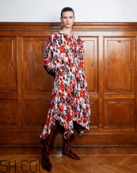 roberto cavalli2018早秋服裝系列好看嗎_有哪些款式？