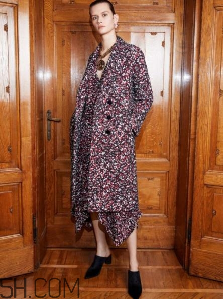 roberto cavalli2018早秋服裝系列好看嗎_有哪些款式？