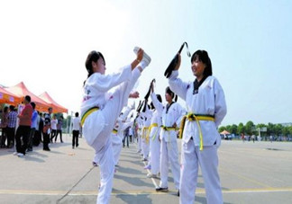 女生學(xué)空手道好還是跆拳道好？女生學(xué)哪種防身術(shù)好？