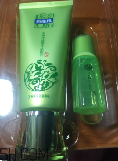 百雀羚泡沫潔面乳洗后緊繃嗎？適合干皮嗎？