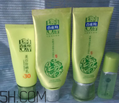 百雀羚泡沫潔面乳洗后緊繃嗎？適合干皮嗎？