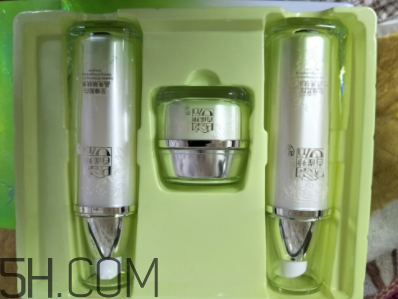 百雀羚至臻皙白組合套裝包含哪些？什么功效？