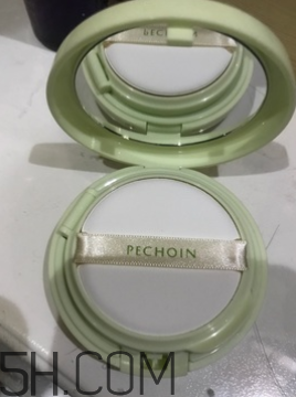 百雀羚氣墊BB霜浮粉嗎？適合干皮嗎？