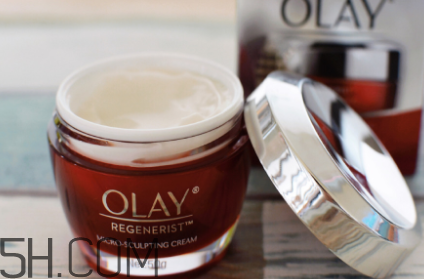 olay大紅瓶面霜適合白天用嗎？能見光嗎？