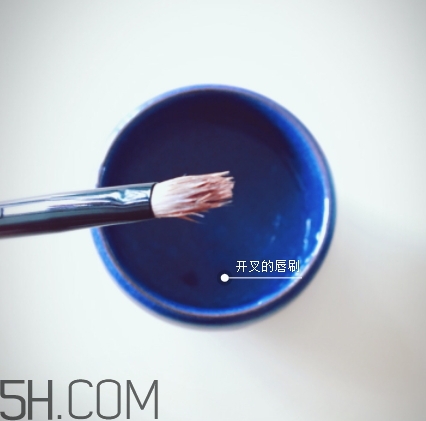 唇刷怎么用？唇刷怎么蘸取口紅