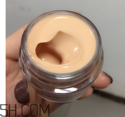 Olay素顏眼霜油不油？適合什么膚質(zhì)？