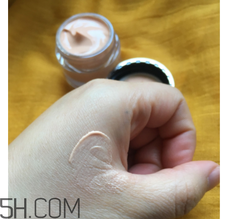 Olay素顏眼霜油不油？適合什么膚質(zhì)？