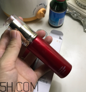 Olay小臉精華露適合什么季節(jié)用？什么膚質(zhì)？