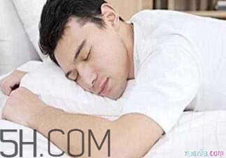 男人趴著睡對身體的危害有哪些？男人趴著睡有哪些危害？