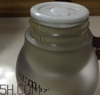 sum37魔法眼霜油不油？油皮能用嗎？