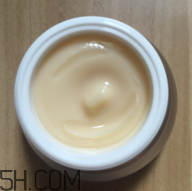 sum37魔法眼霜油不油？油皮能用嗎？