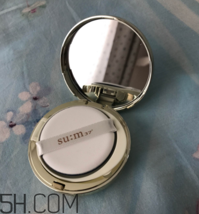 sum37空氣感氣墊霜浮粉嗎？適合油皮嗎？