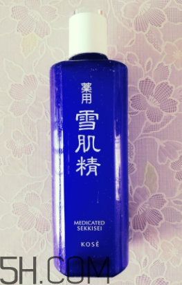 雪肌精化妝水適合干皮嗎？適合痘肌嗎？