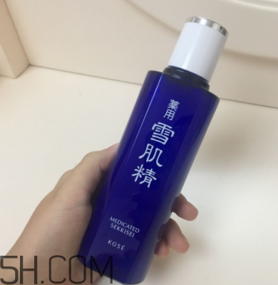 雪肌精化妝水盈潤型適合油皮嗎？適合夏季嗎？