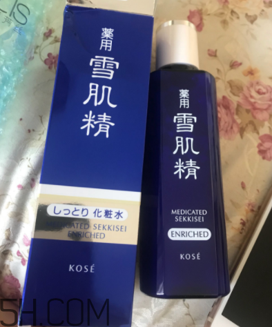 雪肌精化妝水盈潤型是清潔水嗎？能美白嗎？