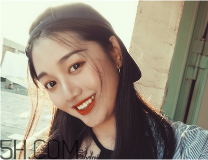 中午睡覺要卸妝嗎？怎么避免帶妝睡覺的危害？