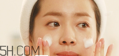 敏感肌膚用什么卸妝產(chǎn)品？臉上有紅血絲用什么卸妝？