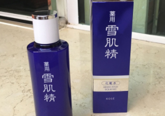 雪肌精化妝水盈潤型成分是什么？會(huì)使皮膚變薄嗎？