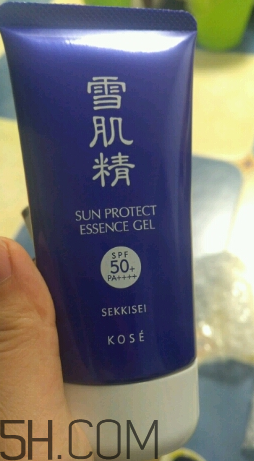 雪肌精防曬啫喱是化學(xué)防曬嗎？有刺激嗎？
