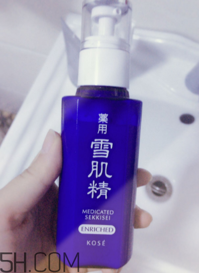 雪肌精盈潤乳液適合油皮嗎？適合夏季嗎？