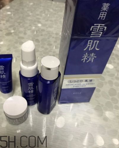 雪肌精盈潤乳液適合油皮嗎？適合夏季嗎？