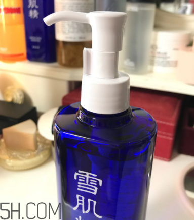 雪肌精卸妝油糊眼睛嗎？雪肌精卸妝油悶痘嗎？