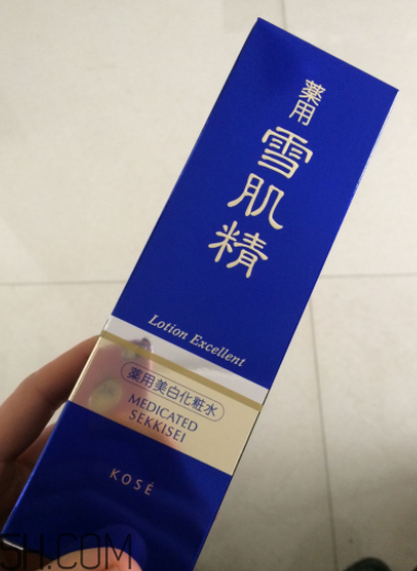 雪肌精優(yōu)純菁華水是爽膚水嗎？有什么功效？