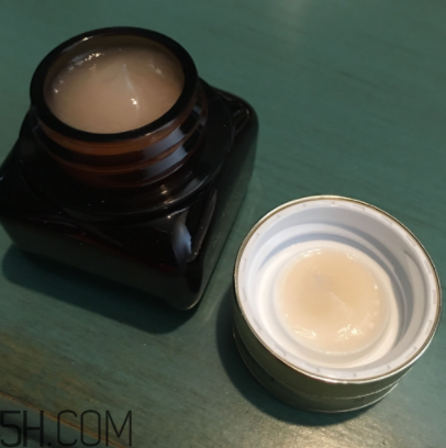 雅詩(shī)蘭黛小棕瓶眼霜每次用多少毫升？每次用量多少？