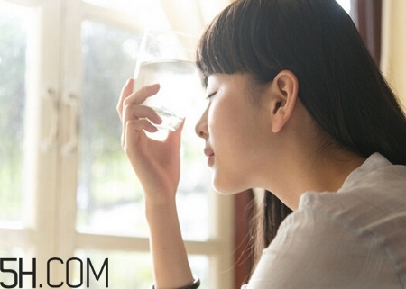 女性初潮一般多少歲？女性初潮年齡如何預(yù)測？