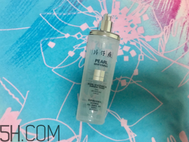 片仔癀珍珠亮膚水適合敏感皮嗎？有刺激嗎？