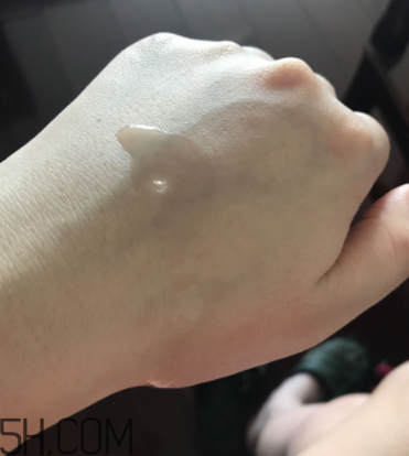 片仔癀珍珠亮膚水適合油皮嗎？適合夏季嗎？