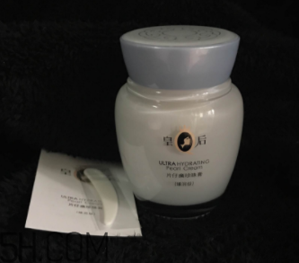 片仔癀珍珠膏夏天能用嗎？會(huì)不會(huì)很油？