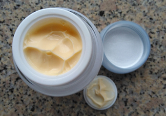 片仔癀珍珠膏白天能用嗎？會不會變黑？