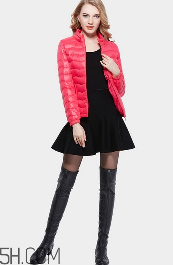 女裝羽絨服怎么保養(yǎng)？輕薄羽絨服怎么搭配？