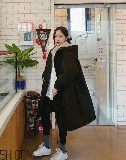 羽絨服怎么穿不顯胖？冬季好看的女裝羽絨服時尚搭配