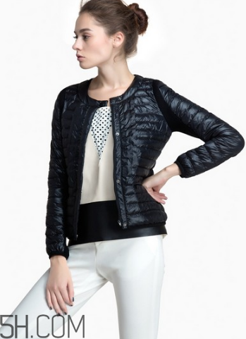 女裝羽絨服怎么保養(yǎng)？輕薄羽絨服怎么搭配？