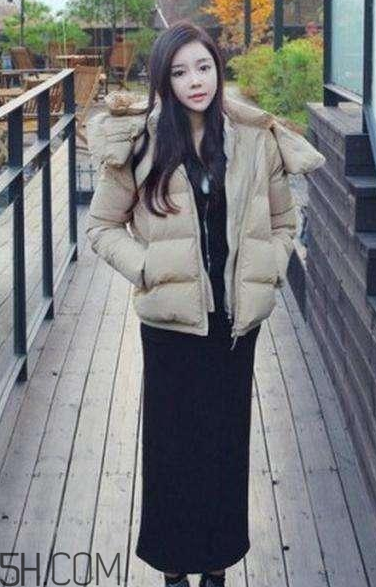 羽絨服搭配什么褲子好看？羽絨服搭配推薦
