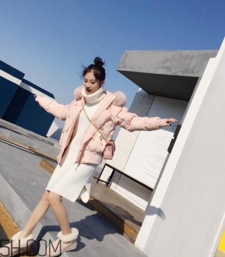 粉色羽絨服配什么鞋子？粉色羽絨服搭配鞋子圖片