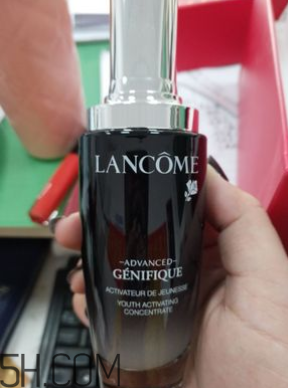 肌底液和精華有什么區(qū)別？蘭蔻小黑瓶可以單獨用嗎？